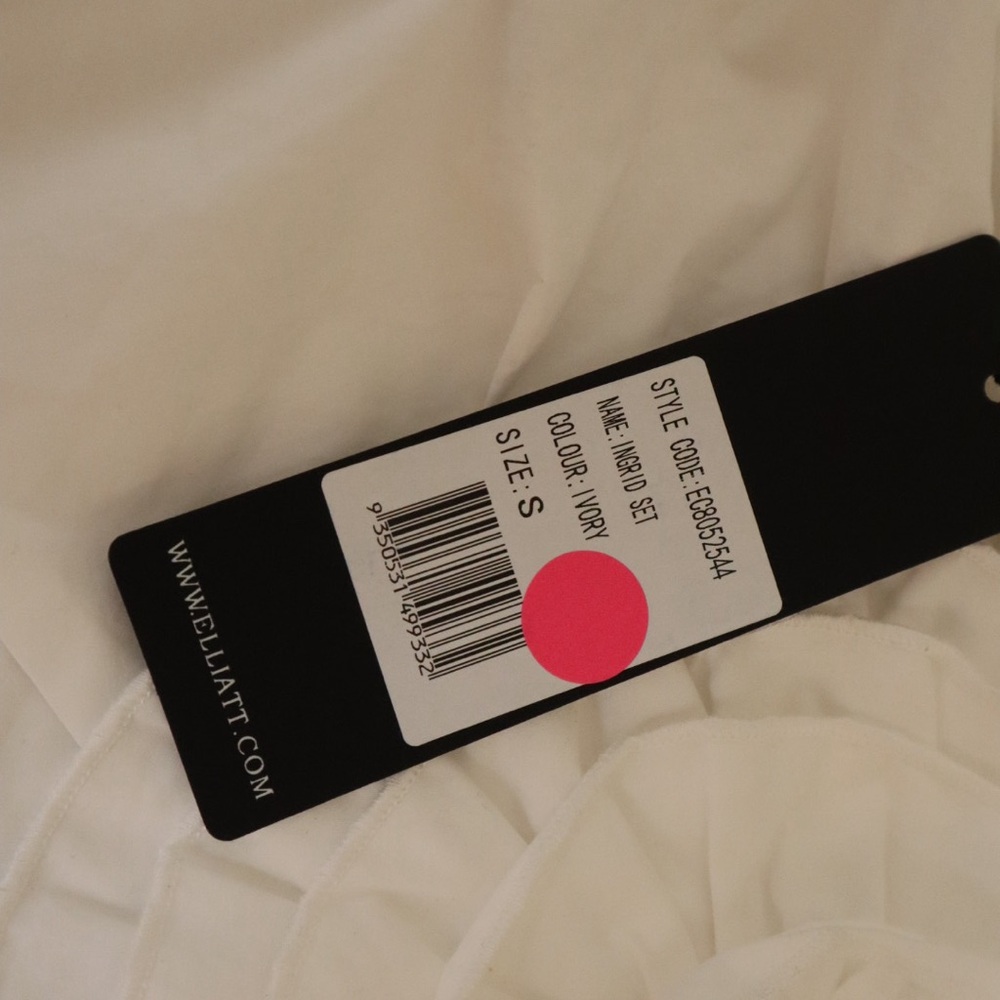 NWT Elliatt Ingrid Skirt with Floral Design - Picture 5 of 6